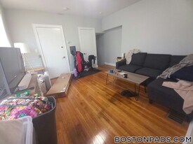 100 Bacon St, Unit 1 in Waltham, MA - Building Photo