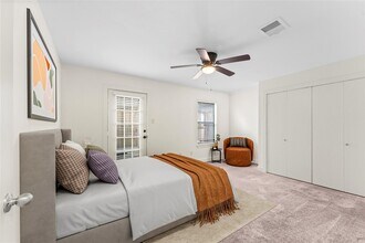 8666 Meadowcroft Dr in Houston, TX - Building Photo - Building Photo