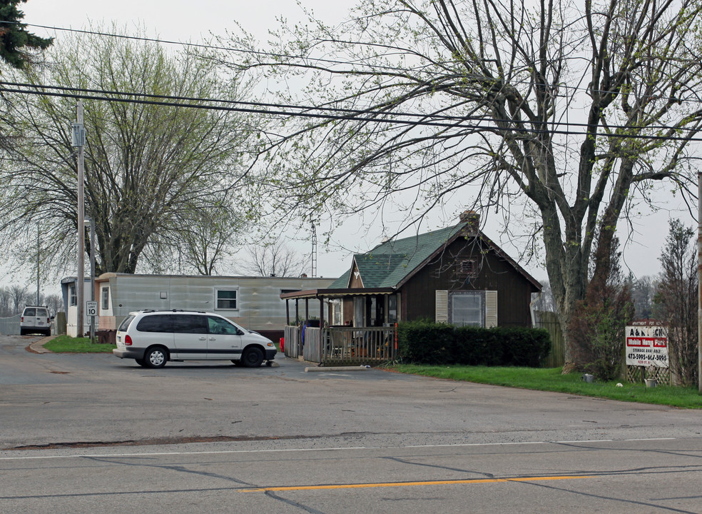 A & R Reck Mobile Home Park in Tipp City, OH - Foto de edificio