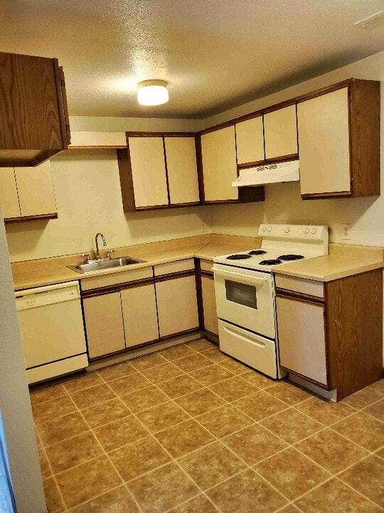 1129mt Pleasant St in New Bedford, MA - Building Photo