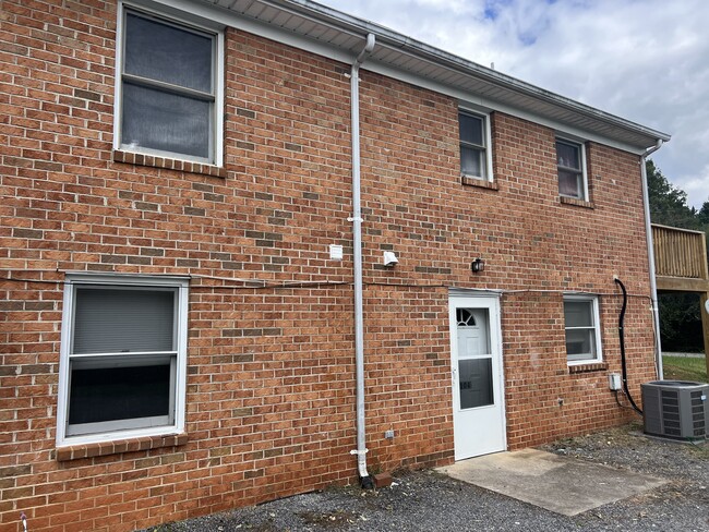 property at 612 Lexington Turnpike