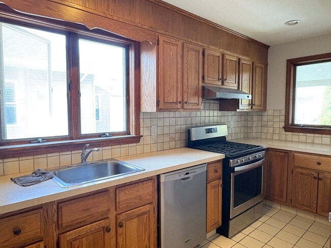 18 Alexander Ave, Unit 1