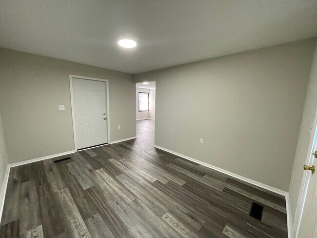 2033 Valley St-Unit -C in Dayton, OH - Foto de edificio - Building Photo