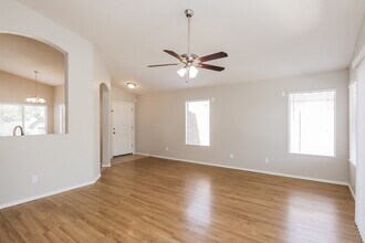 1051 N San Benito Dr in Gilbert, AZ - Building Photo - Building Photo