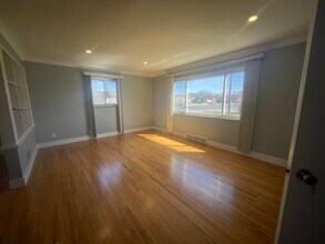 5706 Grace Ave, Unit 1 in Cincinnati, OH - Building Photo - Building Photo