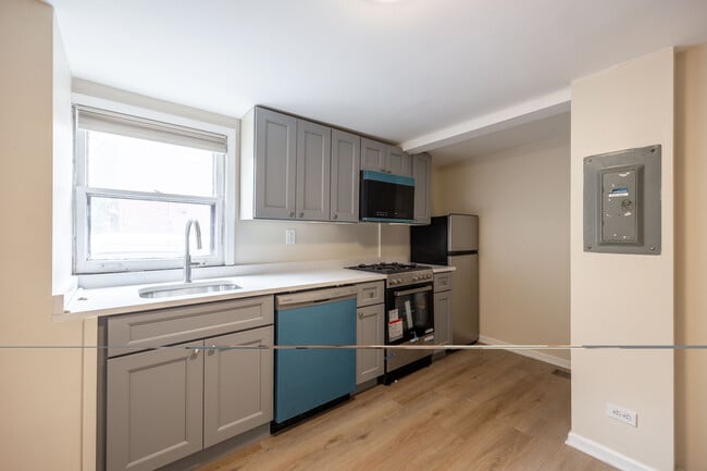 1503 W Fullerton Ave, Unit 1 in Chicago, IL - Foto de edificio - Building Photo