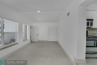812 NE 4th Ave in Pompano Beach, FL - Foto de edificio - Building Photo