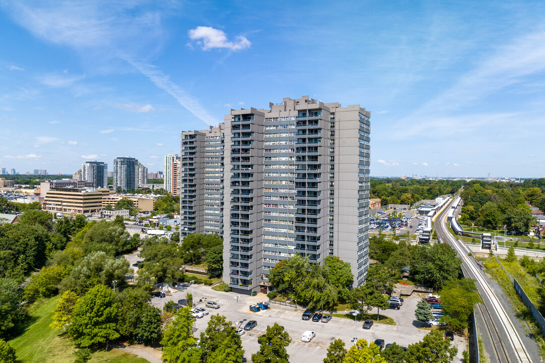 4101 Sheppard Ave in Toronto, ON - Building Photo