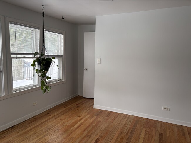 556 Hartmann Ln in Wilmette, IL - Building Photo - Building Photo