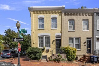 1227 33rd St NW in Washington, DC - Foto de edificio - Building Photo