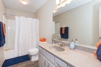 Edgewater on Lanier in Gainesville, GA - Foto de edificio - Building Photo