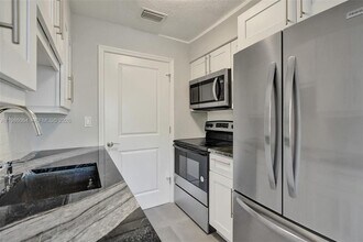 902 Mandarin Isle in Fort Lauderdale, FL - Building Photo - Building Photo