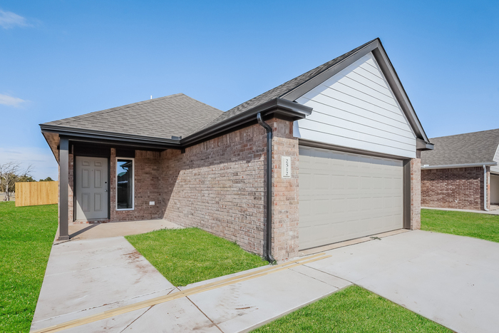 2512 Rosewood Ln in El Reno, OK - Building Photo