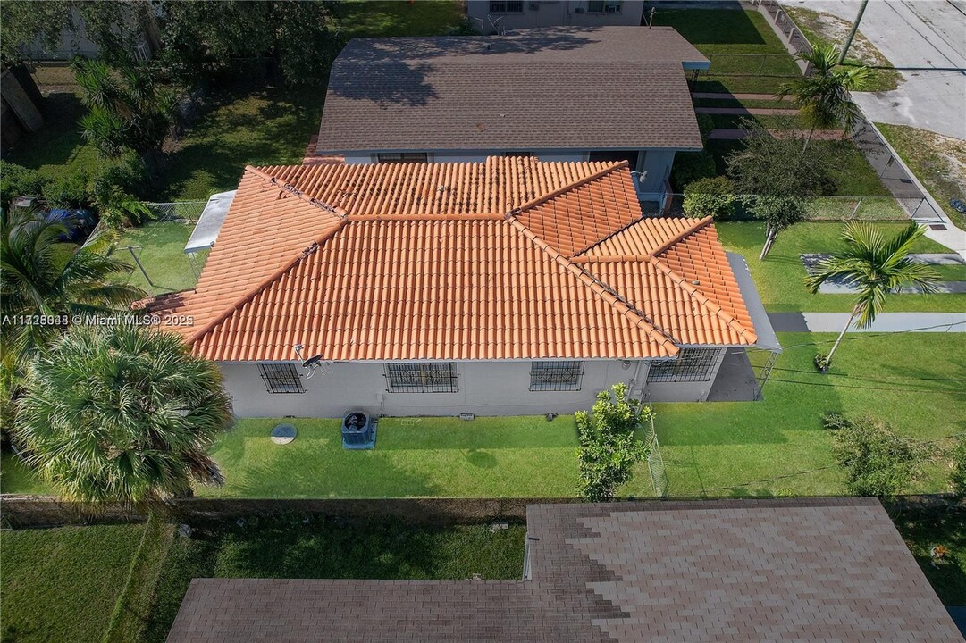 1110 NW 65th St in Miami, FL - Building Photo