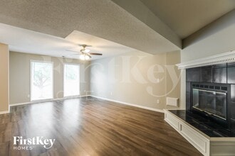 9824 N Highland Terrace in Kansas City, MO - Foto de edificio - Building Photo