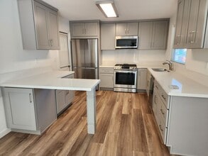 8042 Taylor Dr in Huntington Beach, CA - Building Photo - Building Photo