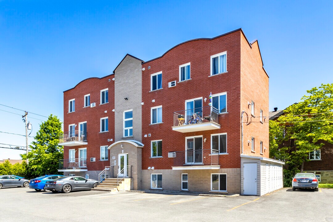 5743 Grande-Allée in Brossard, QC - Building Photo