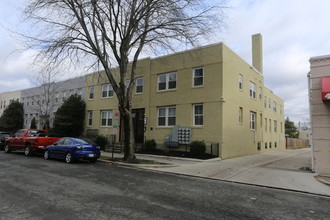 417 18th St NE in Washington, DC - Foto de edificio - Building Photo