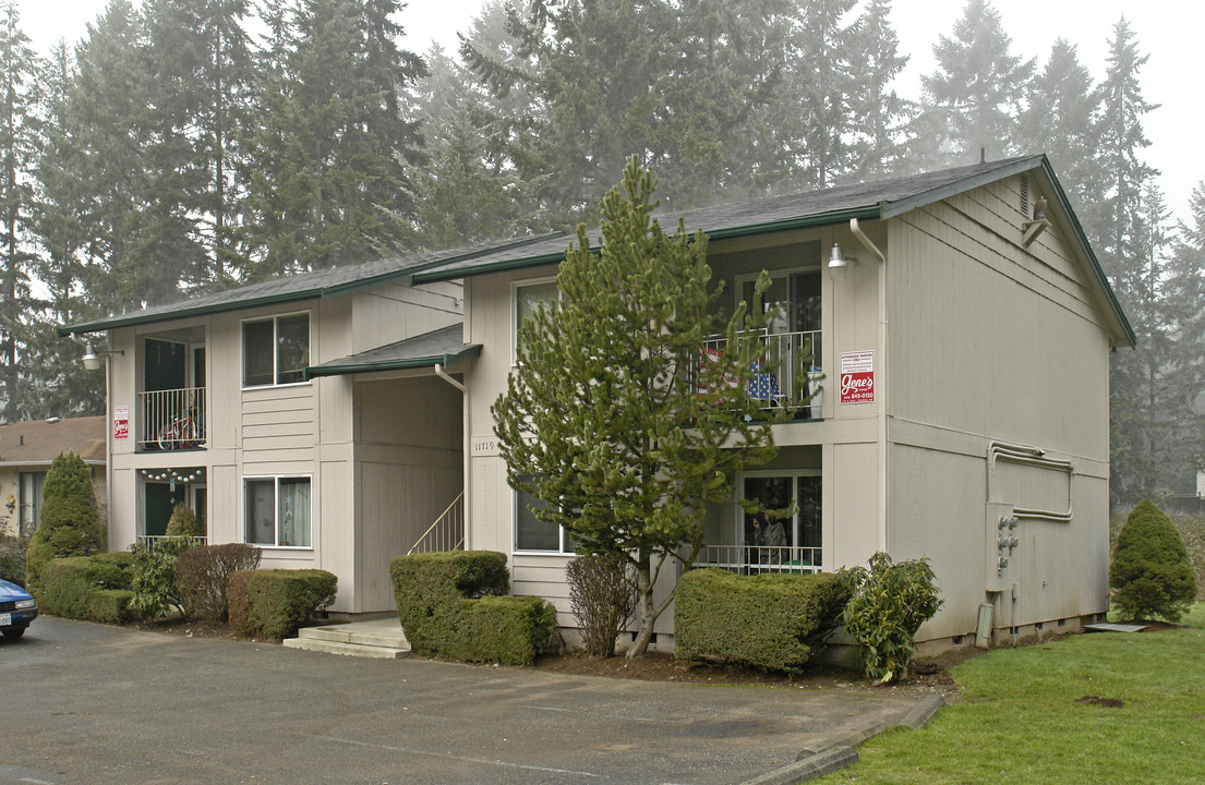 11719 124th St E in Puyallup, WA - Foto de edificio