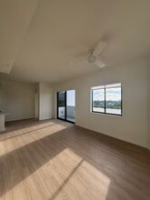 19550 NE 26th Ave, Unit C12 in Miami, FL - Building Photo - Building Photo
