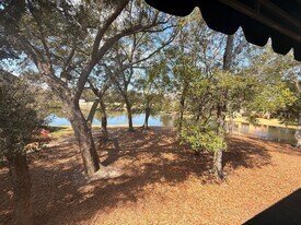 304 Westlake Ct in Niceville, FL - Building Photo