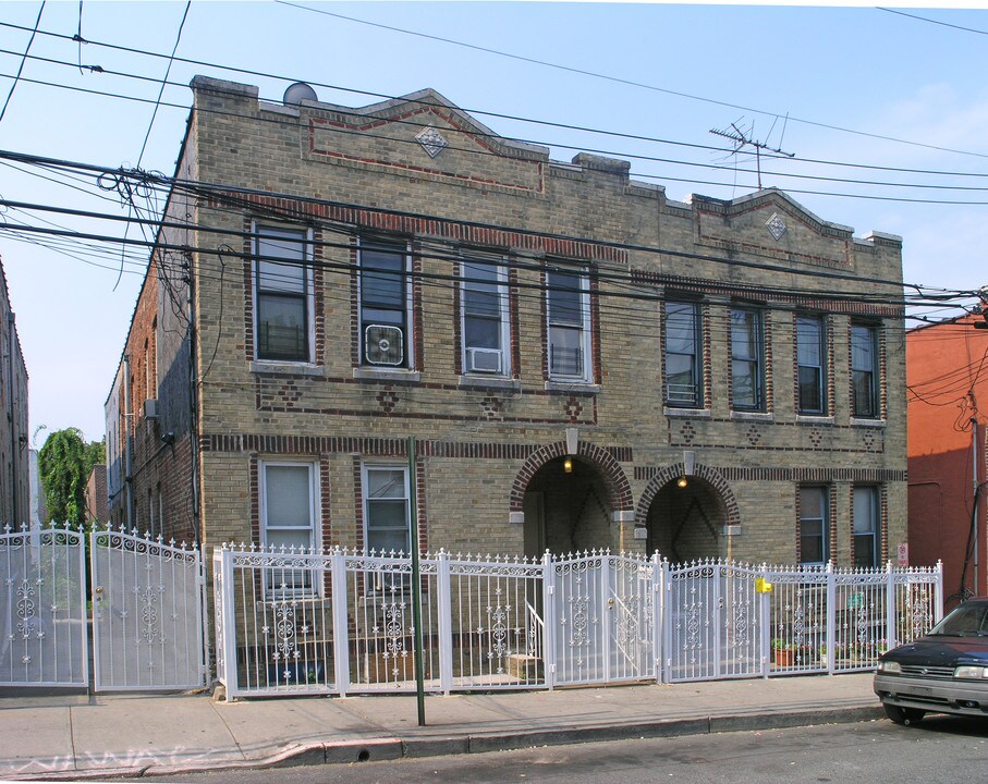 638 E 223rd St in Bronx, NY - Building Photo