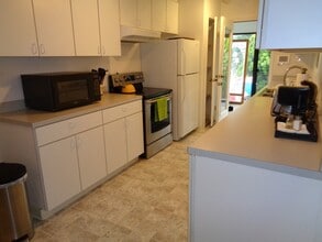 9965 SW 170th Ave, Unit #1 in Beaverton, OR - Foto de edificio - Building Photo