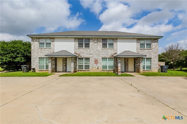 property at 4005 Doraine Ct