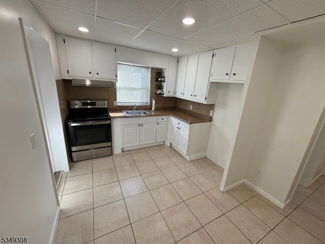 property at 566 Valley Rd