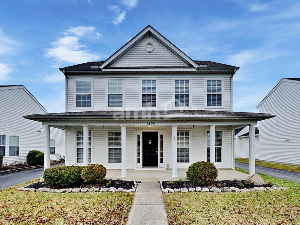 2490 Delowe St in Grove City, OH - Foto de edificio
