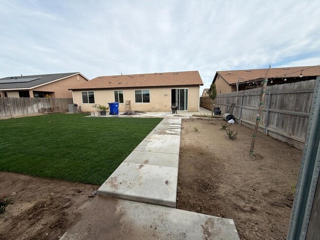 1303 22nd Ave in Kingsburg, CA - Building Photo - Building Photo