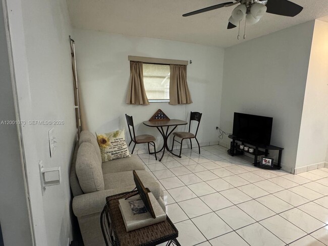 5501 SW 89th Ave in Miami, FL - Building Photo - Building Photo