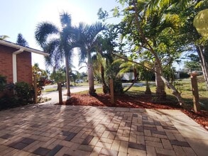 1444 1st St SW in Largo, FL - Building Photo - Building Photo