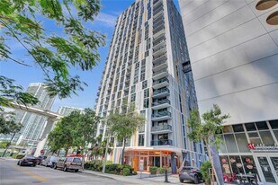 31 SE 6th St in Miami, FL - Building Photo