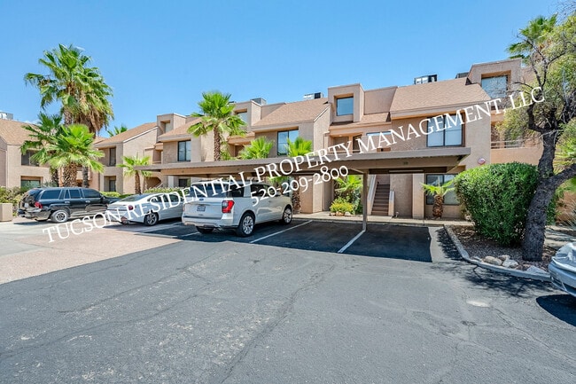 property at 5675 N Camino Esplendora