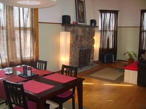 2350 W Augusta Blvd in Chicago, IL - Building Photo - Building Photo