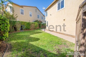 7404 Cortile Bellaza in San Diego, CA - Building Photo - Building Photo