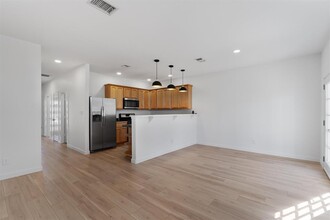 1209 Casey St in Austin, TX - Building Photo - Building Photo