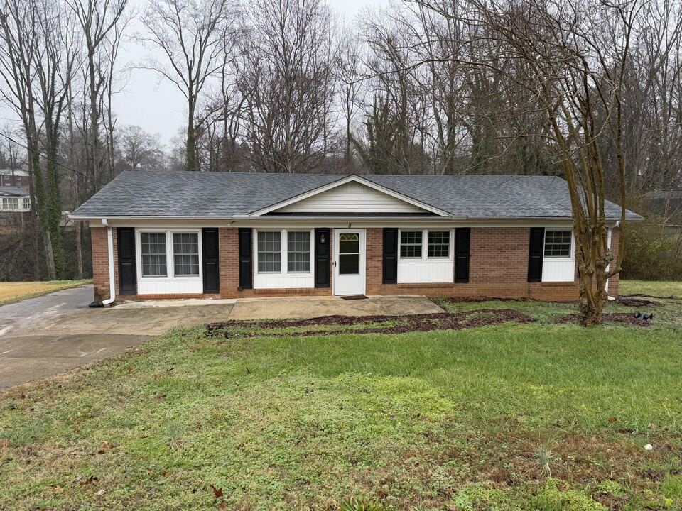 8 Charing Cross Rd in Taylors, SC - Building Photo