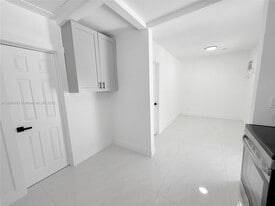 254 E Dania Beach Blvd in Dania Beach, FL - Building Photo