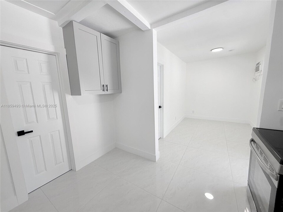 254 E Dania Beach Blvd in Dania Beach, FL - Building Photo