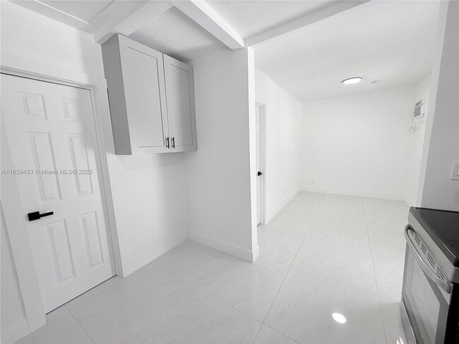 254 E Dania Beach Blvd in Dania Beach, FL - Building Photo - Building Photo