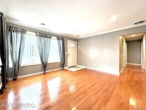 15925 W 14 Mile Rd in Beverly Hills, MI - Building Photo - Building Photo
