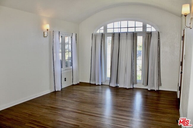 495 N 8th Ave in Upland, CA - Building Photo - Building Photo