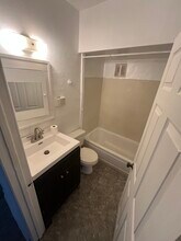 690 York Ave, Unit 1 in St. Paul, MN - Foto de edificio - Building Photo