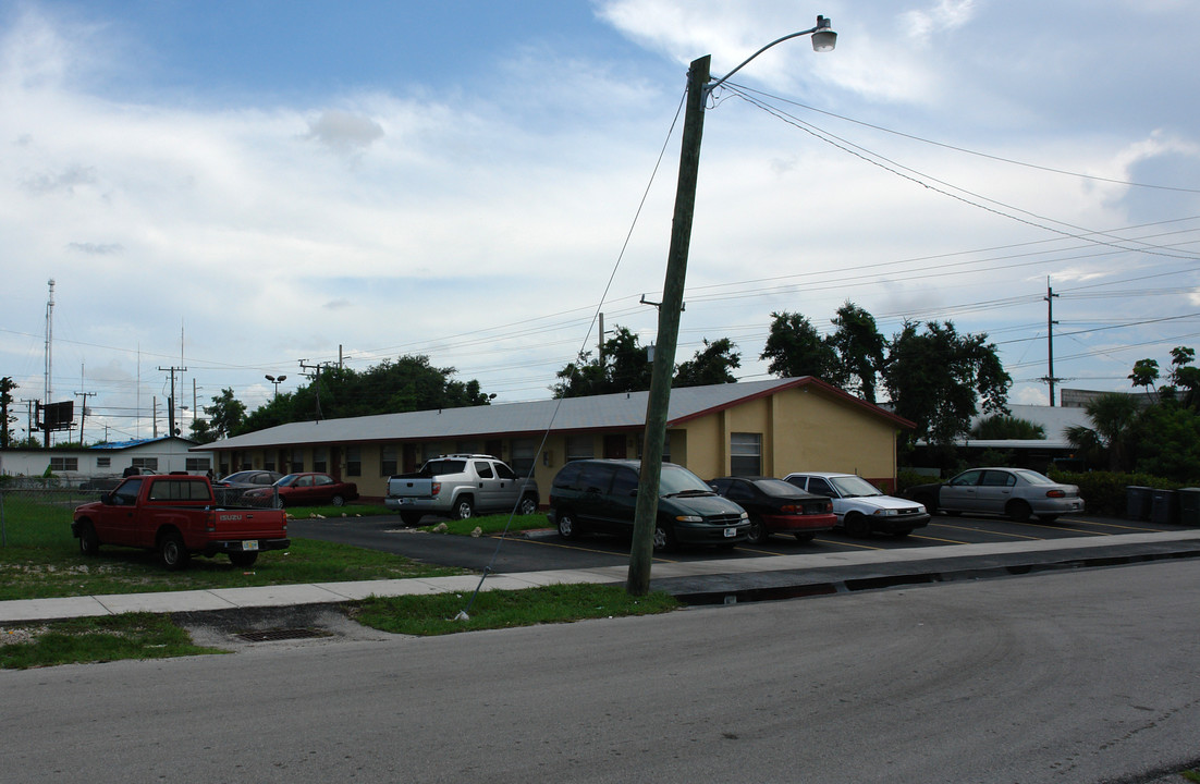 5926 SW 26th St in Miramar, FL - Building Photo