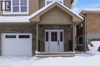 11 Hamilton Dr in Guelph, ON - Building Photo - Building Photo