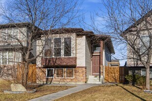 84 Panora Cl NW in Calgary, AB - Building Photo