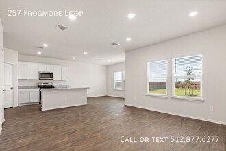 257 Frogmore Lp in Uhland, TX - Building Photo - Building Photo