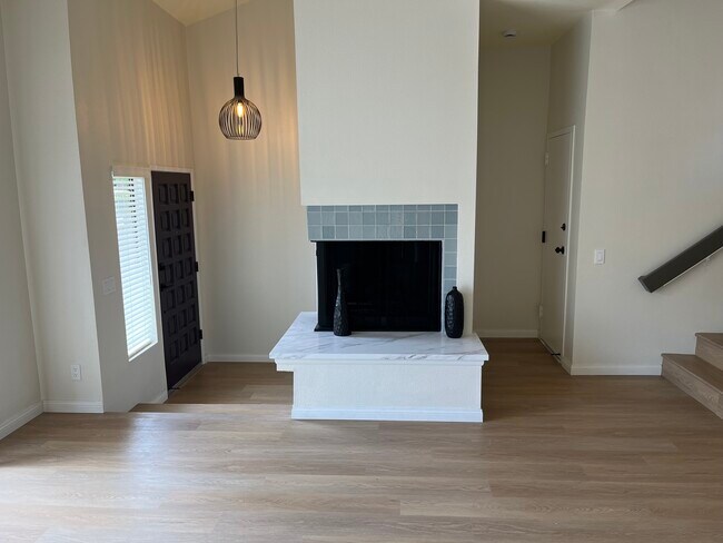 3304 Caminito Eastbluff in San Diego, CA - Building Photo - Building Photo